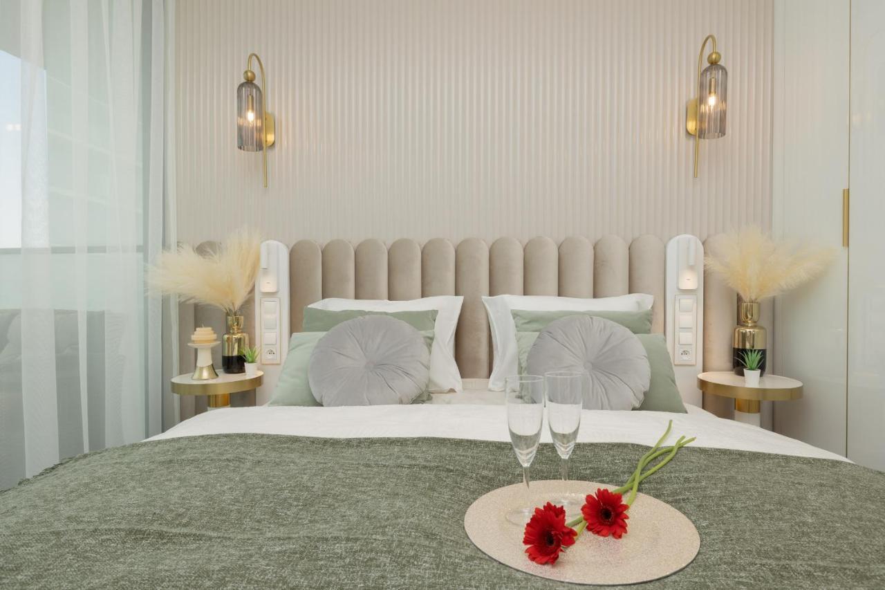 Royallux Apartment Waves Resort & Spa - Sea View From Balcony By Renters Prestige Мендзыздрое Экстерьер фото