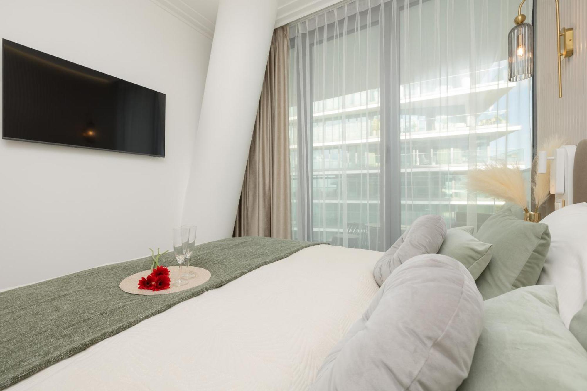 Royallux Apartment Waves Resort & Spa - Sea View From Balcony By Renters Prestige Мендзыздрое Экстерьер фото