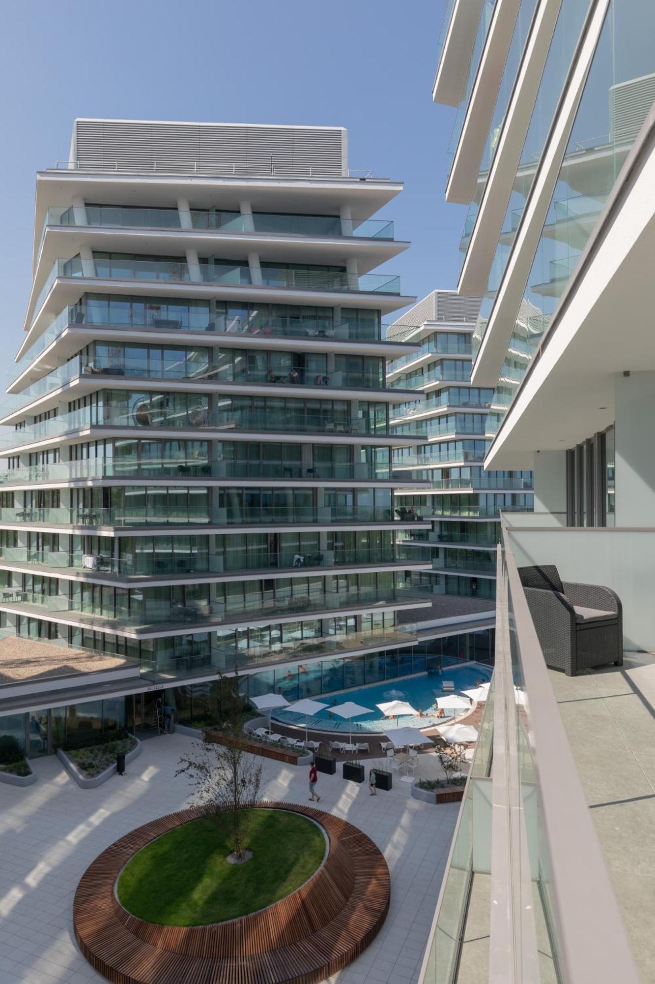 Royallux Apartment Waves Resort & Spa - Sea View From Balcony By Renters Prestige Мендзыздрое Экстерьер фото