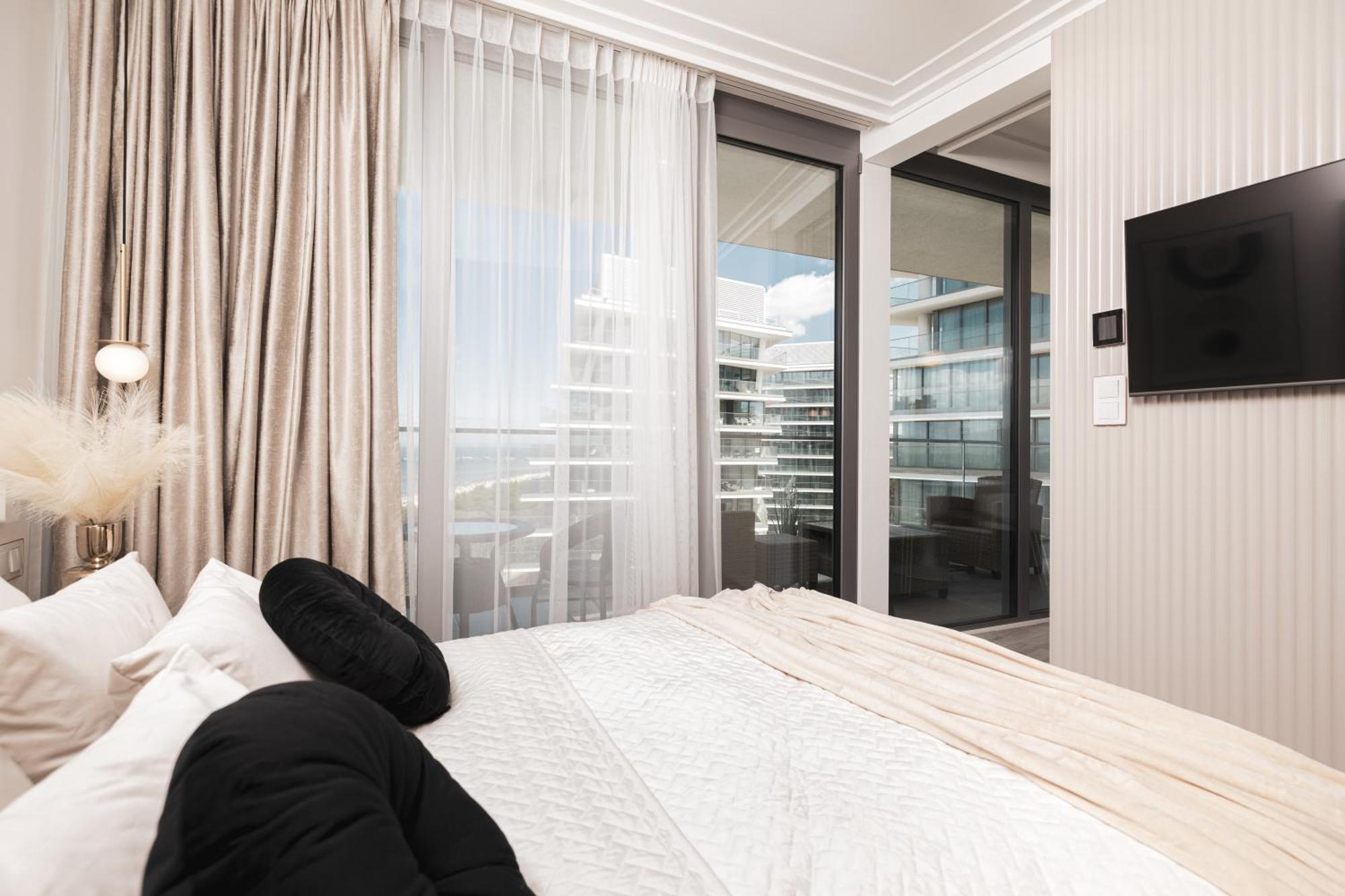 Royallux Apartment Waves Resort & Spa - Sea View From Balcony By Renters Prestige Мендзыздрое Экстерьер фото