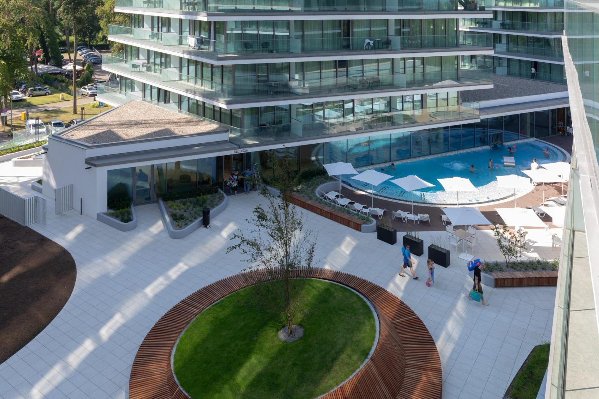 Royallux Apartment Waves Resort & Spa - Sea View From Balcony By Renters Prestige Мендзыздрое Экстерьер фото